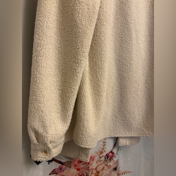 Large PRIV Cream Button-Up Sherpa Jacket​​ - Picture 8 of 8